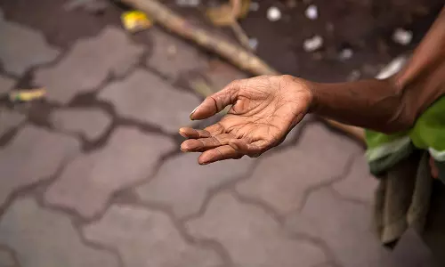 യാചനയിലേര്പ്പെടുന്ന ശുചീകരണ കമ്പനി ജോലിക്കാരെ നാടുകടത്തുമെന്ന് കുവൈത്തിന്റെ മുന്നറിയിപ്പ് യാചനയിലേര്പ്പെടുന്ന ശുചീകരണ കമ്പനി ജോലിക്കാരെ നാടുകടത്തുമെന്ന് കുവൈത്തിന്റെ മുന്നറിയിപ്പ്
