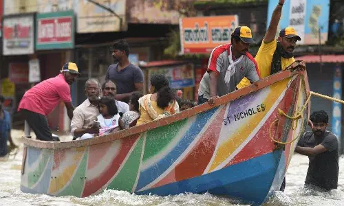 ‘ഞങ്ങൾക്ക് നിങ്ങളുടെ അവാർഡ് വേണ്ട, വള്ളം  നന്നാക്കാനുള്ള പണം മതി’; സർക്കാരിനോട് മൽസ്യ തൊഴിലാളികൾ 