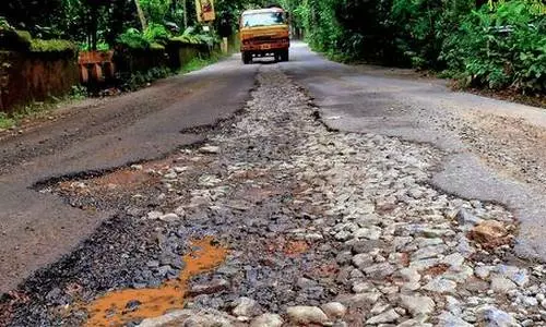 പട്ടാമ്പി-പുലാമന്തോള്‍ സംസ്ഥാനപാതയില്‍ റോഡില്ല