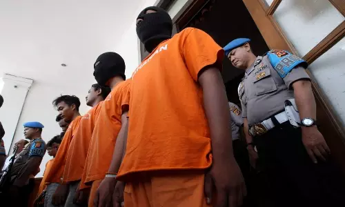 ഫുട്ബോള്‍ തര്‍ക്കം; ഇന്തോനേഷ്യയില്‍ എതിര്‍ ടീം ആരാധകനെ അടിച്ചു കൊന്നു