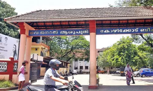 ബീച്ച് ആശുപത്രിയിൽ ഉപേക്ഷിക്കപ്പെട്ട വയോധികരുടെ ബന്ധുക്കൾക്കെതിരെ നിയമനടപടിയെടുക്കാൻ തീരുമാനം