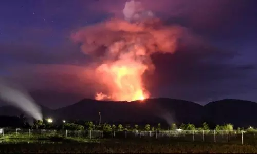 ഭൂകമ്പത്തിനും സുനാമിക്കും പിന്നാലെ ഇന്തോനേഷ്യയില്‍ അഗ്നിപര്‍വത സ്ഫോടനം