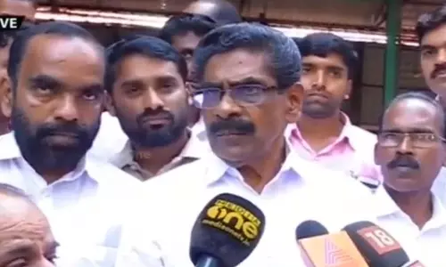 പുറകില്‍ നിന്ന് വെടിവെച്ചു കൊല്ലാന്‍ പൊലീസിന് ആര് അധികാരം നല്‍കിയെന്ന് മുല്ലപ്പള്ളി