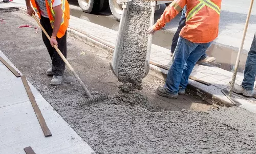 സിമന്‍റ് വില കുതിക്കുന്നു: നിര്‍മ്മാണ മേഖല സ്തംഭനത്തില്‍