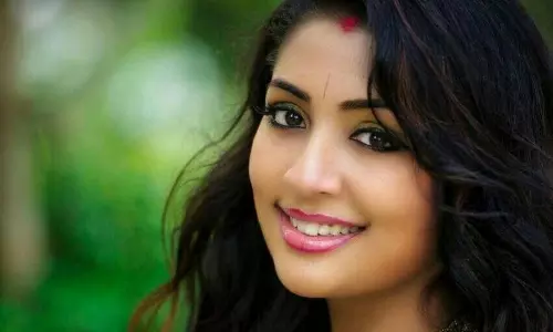 ആചാരമനുസരിച്ചേ  ശബരിമല കയറൂവെന്ന്  നടി നവ്യാനായര്‍