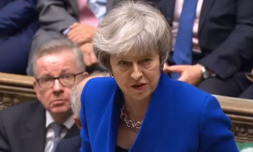 അവിശ്വാസ പ്രമേയത്തെ അതിജീവിച്ച് ബ്രിട്ടീഷ് പ്രധാനമന്ത്രി തെരേസ മേ 