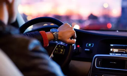 വാഹനമോടിക്കുമ്പോൾ ഉറങ്ങരുതേ; മുന്നറിയിപ്പുമായി കേരള പൊലീസ്