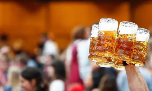 പുതിയ ബ്രൂവറികള്‍ അനുവദിച്ചത്  വി.എസ് സര്‍ക്കാരിന്റെ കാലത്തെ കീഴ്‍വഴക്കം മറികടന്നെന്ന് രേഖകള്‍