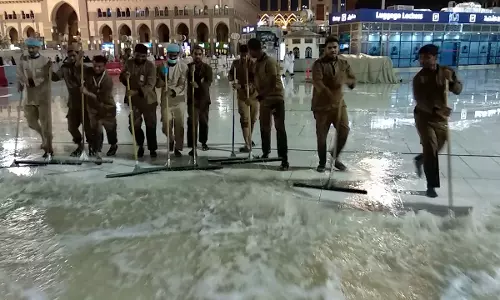തീര്‍ഥാടകരെ കുളിരണിയിച്ച് മക്കയില്‍ ആലിപ്പഴവര്‍ഷം