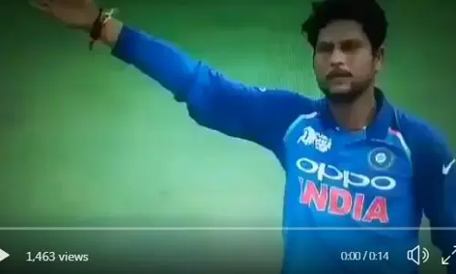 ‘പന്തെറിയുന്നോ അതോ ബൗളറെ മാറ്റണോ?’ കട്ടകലിപ്പില്‍ ധോണി