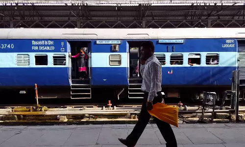 ട്രെയ്ന്‍ വെെകി; സതേണ്‍ റെയില്‍വേ വിളിച്ചു ചേര്‍ത്ത യോഗത്തിന് വെെകിയെത്തി എം.പിമാര്‍