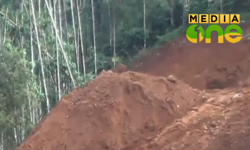 വന്‍തോതില്‍ മണ്ണിടിച്ചിലുണ്ടായ പ്രദേശത്ത് വ്യാപക കുന്നിടിക്കല്‍; സംഭവം വാളത്തൂരിലെ പരിസ്ഥിതിലോല പ്രദേശത്ത്