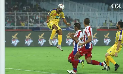 കൊമ്പുകുലുക്കി കൊമ്പന്‍മാര്‍