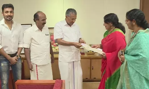 ജയഭാരതി മുഖ്യമന്ത്രിയുടെ ദുരിതാശ്വാസ നിധിയിലേക്ക് 10 ലക്ഷം രൂപ നൽകി