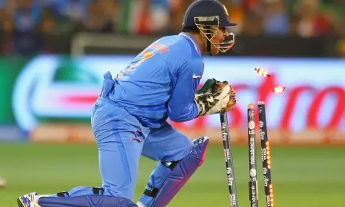 വിക്കറ്റ് കീപ്പിംങില്‍ മോഹിപ്പിക്കുന്ന നേട്ടം സ്വന്തമാക്കി ധോണി