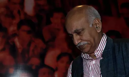 കേന്ദ്രമന്ത്രി അക്ബറിനെതിരെ വീണ്ടും മി ടൂ; മന്ത്രിസ്ഥാനം രാജിവെക്കണമെന്ന് പ്രതിപക്ഷം