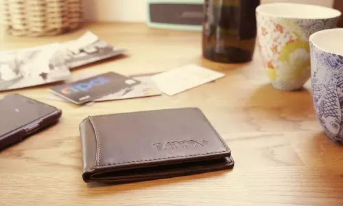 കുവൈത്ത് പ്രതിനിധിയുടെ പേഴ്സ് മോഷ്ടിക്കുന്ന പാക്കിസ്ഥാനി ഉദ്യോഗസ്ഥന്റെ ദൃശ്യങ്ങള്‍ പുറത്ത്