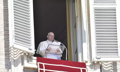 ഇന്തോനേഷ്യ; ജീവന്‍ നഷ്ടമായവര്‍ക്ക് ആദരാഞ്ജലി അര്‍പ്പിച്ച് ഫ്രാന്‍സിസ് മാര്‍പാപ്പ