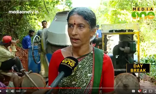 അയിത്തത്തിന്റെ പേരില്‍ സ്വകാര്യവ്യക്തി ഗതാഗതം തടസപ്പെടുത്തിയ പൊസളിഗെ കോളനിക്കാര്‍ ഇനി കോണ്‍ക്രീറ്റ് റോഡിലൂടെ യാത്ര ചെയ്യും