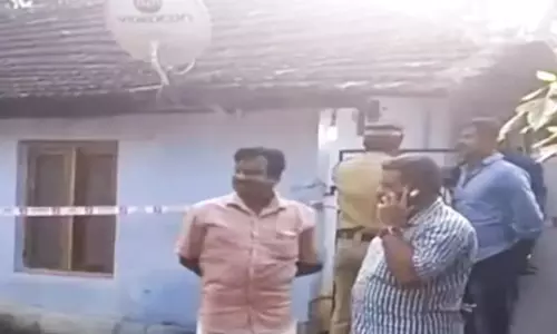 പാലക്കാട് ഭാര്യയെയും രണ്ട് മക്കളെയും വെട്ടിക്കൊലപ്പെടുത്തി ഗൃഹനാഥന്‍ പൊലീസിന് കീഴടങ്ങി