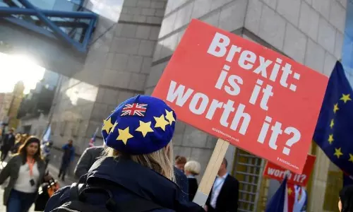 ബ്രെക്സിറ്റില്‍ നിന്നും  പിന്‍മാറണം; ബ്രിട്ടനില്‍ പ്രതിഷേധം ശക്തം