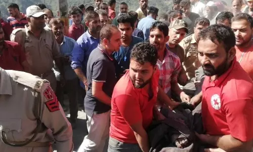 ജമ്മു-ശ്രീനഗര്‍ ഹൈവേയില്‍ ബസ് താഴ്ചയിലേക്ക് മറിഞ്ഞ് അപകടം;  20 മരണം