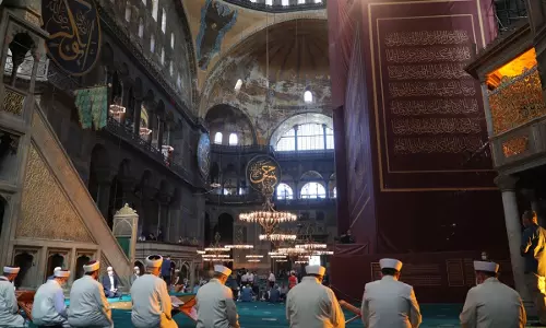 86 വര്‍ഷത്തിന് ശേഷം ഇതാദ്യം; ഹാഗിയ സോഫിയ പ്രാ‍ര്‍ഥനക്കായി തുറന്നുകൊടുത്തു