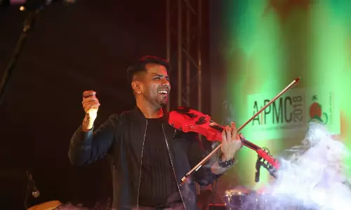 രണ്ടു പതിറ്റാണ്ടിലേറെ നീണ്ട സൗഹൃദം; ബാലുവിനെ അനുസ്മരിച്ച് മട്ടന്നൂര് രണ്ടു പതിറ്റാണ്ടിലേറെ നീണ്ട സൗഹൃദം; ബാലുവിനെ അനുസ്മരിച്ച് മട്ടന്നൂര്