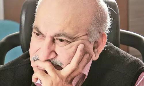 വെളിപ്പെടുത്തലില്‍ ഉറച്ച് നില്‍ക്കുന്നുവെന്ന് മാധ്യമപ്രവര്‍ത്തകര്‍; മാനനഷ്ടക്കേസ് നല്‍കുമെന്ന് എം.ജെ അക്ബര്‍  