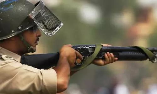 പെല്ലറ്റ്ഗൺ; മാരകായുധമല്ലെന്ന് ഇന്ത്യന് സൈന്യം, 1500ലധികം ആളുകളുടെ കാഴ്ച്ച നഷ്ടപ്പെട്ടു! എന്താണ് ശരിക്കും പെല്ലറ്റ്ഗണ്? പെല്ലറ്റ്ഗൺ; മാരകായുധമല്ലെന്ന് ഇന്ത്യന് സൈന്യം, 1500ലധികം ആളുകളുടെ കാഴ്ച്ച നഷ്ടപ്പെട്ടു! എന്താണ് ശരിക്കും പെല്ലറ്റ്ഗണ്?