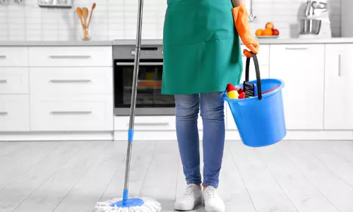 നാല് വര്‍ഷം കഴിഞ്ഞ് വിരമിക്കുന്ന വീട്ടു വേലക്കാര്‍ക്ക് ഒരു മാസത്തെ ശമ്പളം ആനുകൂല്യമായി നല്‍കണമെന്ന് തൊഴില്‍ മന്ത്രാലയം