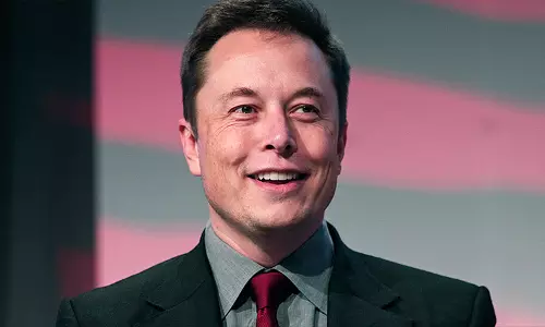 ചൊവ്വാ ഗ്രഹത്തിൽ കാറോടിച്ച എലോൺ മസ്കിന്റെ വിശേഷങ്ങൾ 