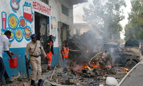 സൊമാലിയയില്‍ ഇരട്ട ചാവേര്‍ ആക്രമണം; കൊല്ലപ്പെട്ടവരുടെ എണ്ണം ഇരുപത് കവിഞ്ഞു 