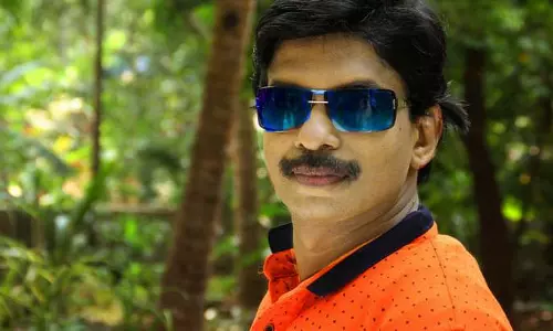 മറ്റുള്ളവരെ പാര വെച്ച് കണ്ണീര്‍ കുടിപ്പിക്കുന്നവനല്ല കലാകാരന്‍;  സുരാജിനെതിരെ കേസ് കൊടുക്കുമെന്ന് സന്തോഷ് പണ്ഡിറ്റ്