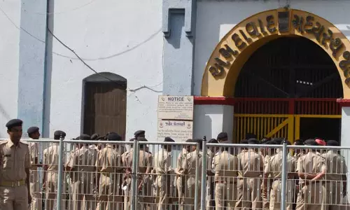 സബര്‍മതി ജയിലില്‍ തടവുകാരെ ജേര്‍ണലിസം പഠിപ്പിക്കുന്നു; കോഴ്‌സ് പൂര്‍ത്തിയാക്കുന്നവര്‍ക്ക് ജോലിയും