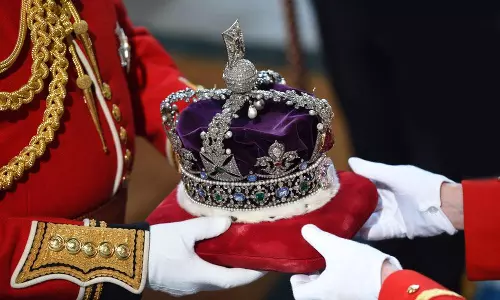 ഒമ്പതുവയസ്സുകാരനെ കൊണ്ട് അടിയറവുവെപ്പിച്ചു: കോഹീനൂര്‍ രത്നത്തെ ബ്രിട്ടീഷുകാര്‍ സ്വന്തമാക്കിയത് ഇങ്ങനെ