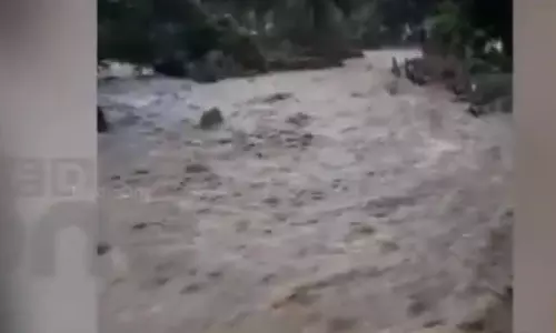 കോഴിക്കോട് കണ്ണപ്പന്‍കുണ്ടില്‍ മലവെള്ളപ്പാച്ചില്‍