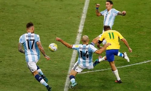 ബ്രസീൽ - അർജന്‍റീന മത്സരം കാണാന്‍ ആയിരക്കണക്കിന് മലയാളി ആരാധകര്‍