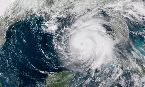 നാശനഷ്ടങ്ങള്‍ വിതച്ച് മൈക്കല്‍ ചുഴലിക്കാറ്റ് പാന്‍ഹാന്റല്‍ തീരത്ത് വീശിയടിച്ചു