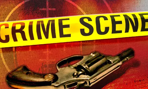 ജഡ്ജിയുടെ ഭാര്യയെയും മകനെയും ഗൺമാൻ വെടി വെച്ചു