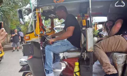 മുംബൈ തെരുവില്‍ ഓട്ടോ ഓടിച്ച് ഹോളിവുഡ് നടന്‍ വില്‍ സ്മിത്ത്