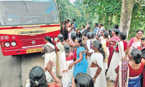 സംസ്ഥാനത്ത് ശബരിമല കര്‍മ്മസമിതിയുടെ ഹര്‍ത്താല്‍ തുടങ്ങി: പമ്പയും നിലക്കലുമടക്കം നാലിടത്ത് നിരോധനാജ്ഞ