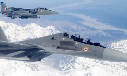 വിദേശ നിർമ്മിത ജെറ്റിന്റെ ചിത്ര സഹിതം ഇന്ത്യൻ വ്യോമസേനക്ക് ആശംസ അറിയിച്ച് കേന്ദ്ര മന്ത്രി