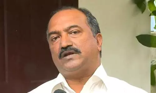 ‘ആര്‍.എസ്.എസിന് ചൂട്ടുപിടിക്കുന്ന കോണ്‍ഗ്രസ് തീക്കൊള്ളി കൊണ്ട് തലചൊറിയുന്നു’ കെ.എന്‍  ബാലഗോപാല്‍