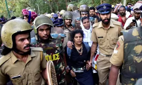 കനക ദുര്‍ഗയും ബിന്ദുവും സന്നിധാനത്തെത്തിയത് എങ്ങനെയെന്ന് അറിയില്ലെന്ന് നിരീക്ഷണ സമിതി