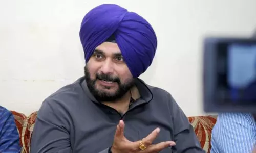 ദക്ഷിണേന്ത്യ സന്ദര്‍ശിക്കുന്നതിനേക്കാള്‍ സൗകര്യം പാകിസ്താനില്‍ പോവുന്നതാണെന്ന് സിദ്ദു