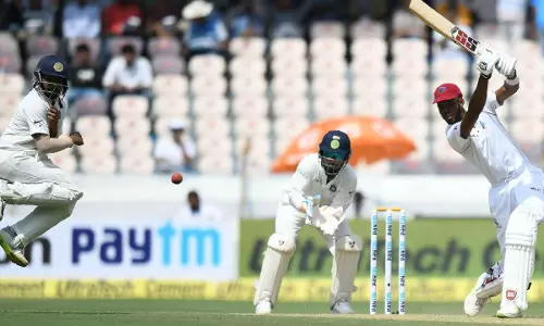 വിന്‍ഡീസിനെ പിടിച്ചുകെട്ടി ഇന്ത്യ