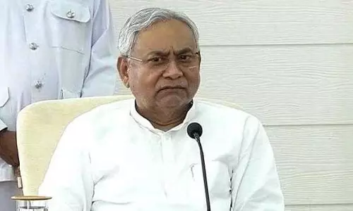 നിതീഷ് കുമാറിന് നേരെ ചെരിപ്പേറ്; ഒരാള്‍ അറസ്റ്റില്‍