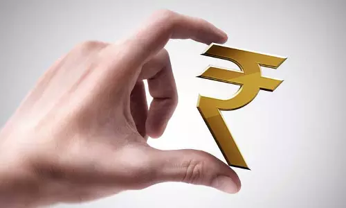 ഓഹരി വിപണിയില്‍ റെക്കോഡ് തകര്‍ച്ച; രൂപയുടെ റെക്കോഡ് ഇടിവ് തുടരുന്നു