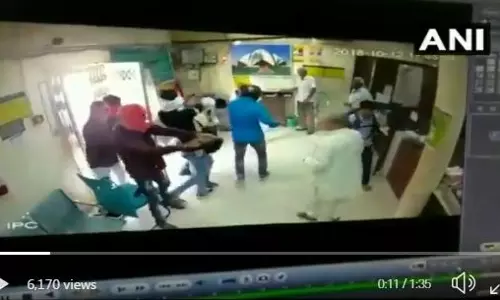 കോര്‍പറേഷന്‍ ബാങ്കിലെ കാഷ്യറെ വെടിവെച്ചുകൊന്ന് മൂന്ന് ലക്ഷം കവര്‍ന്നു